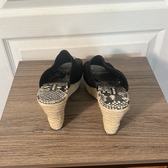 NINE WEST BLACK SUEDE WEDGES SANDALS WITH SNAKE SKIN SOLES IN SIZE 7.5 M - Picture 3 of 7